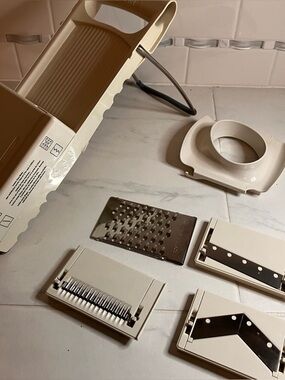 Pampered chef Multipurpose Mandoline Slicer with Interchangeable Blades